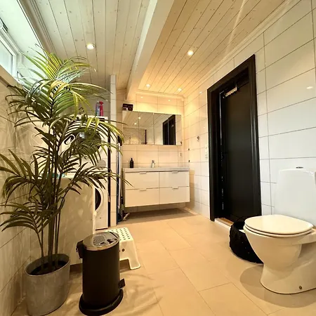 Cozy With Perfect Location In